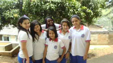 Bellas y alegres Somos Movimiento Kmilo